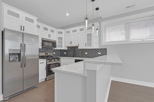 4827 S Saint Lawrence Avenue 2, Chicago, IL 60615