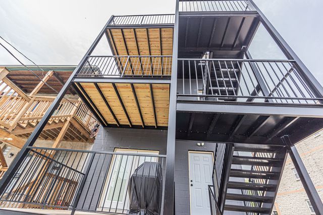 4827 S Saint Lawrence Avenue 2, Chicago, IL 60615