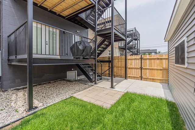 4827 S Saint Lawrence Avenue 2, Chicago, IL 60615