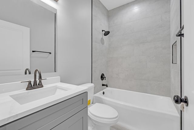 4827 S Saint Lawrence Avenue 2, Chicago, IL 60615