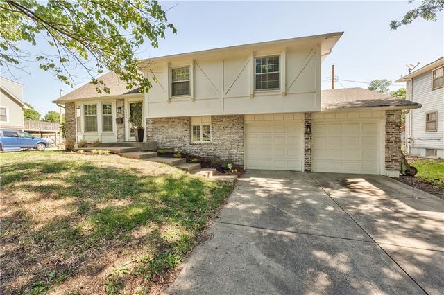 9809 Connell Drive, Overland Park, KS 66212