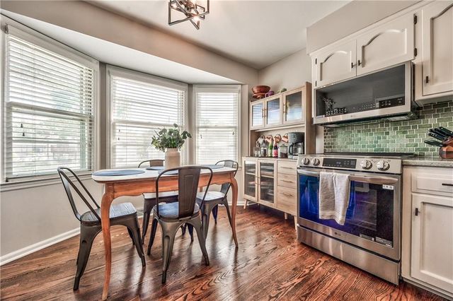 9809 Connell Drive, Overland Park, KS 66212