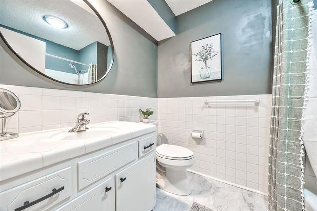 9809 Connell Drive, Overland Park, KS 66212