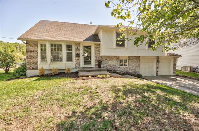 9809 Connell Drive, Overland Park, KS 66212