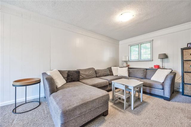 9809 Connell Drive, Overland Park, KS 66212