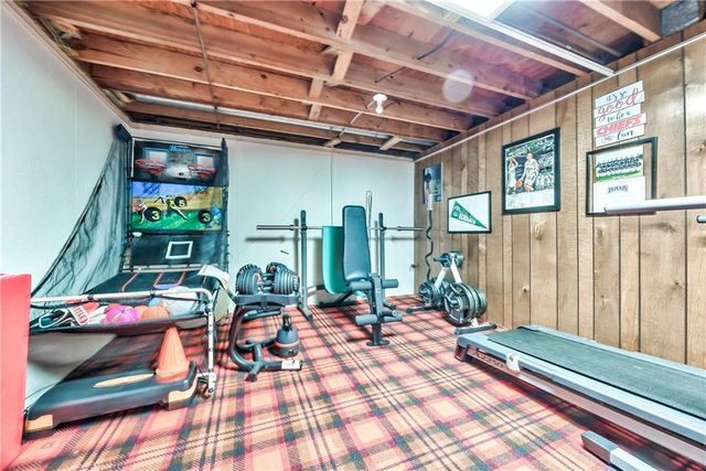 9809 Connell Drive, Overland Park, KS 66212
