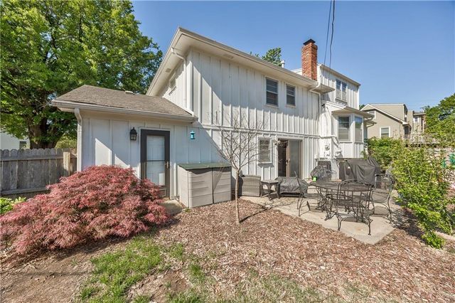 9809 Connell Drive, Overland Park, KS 66212