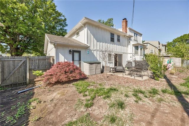 9809 Connell Drive, Overland Park, KS 66212