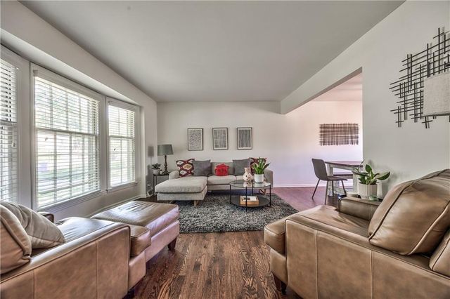 9809 Connell Drive, Overland Park, KS 66212