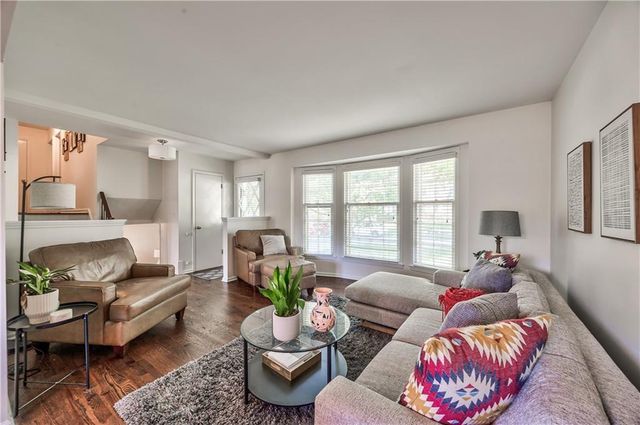 9809 Connell Drive, Overland Park, KS 66212