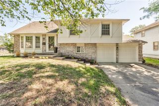 9809 Connell Drive, Overland Park, KS 66212