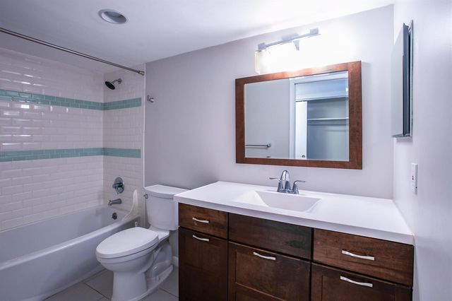9441 Live Oak Place 106, Davie, FL 33324