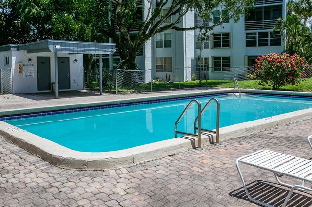 9441 Live Oak Place 106, Davie, FL 33324