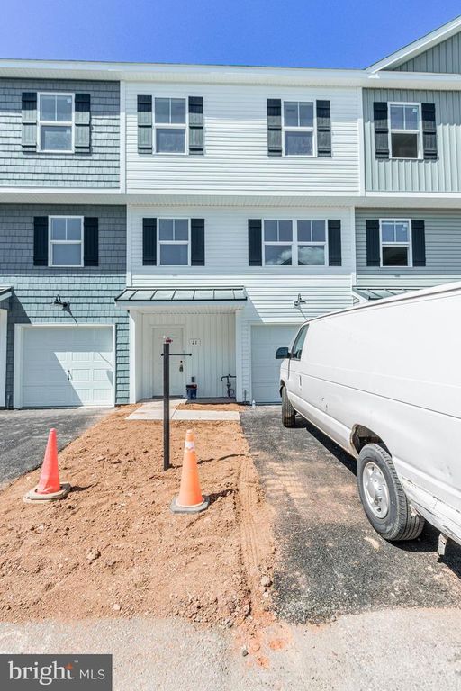 20 LANDING PL #20, York, PA 17408
