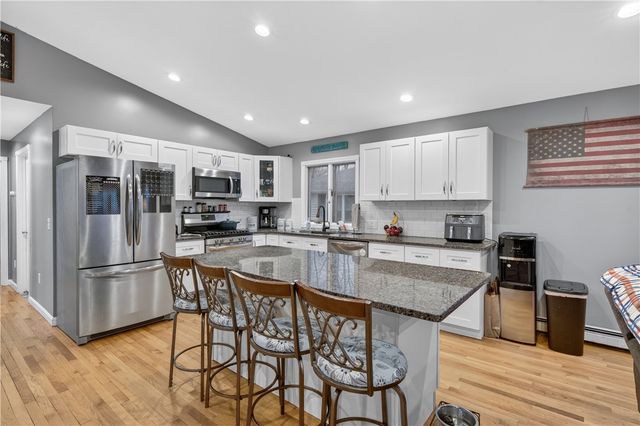 12 Lane 6, Warwick, RI 02888