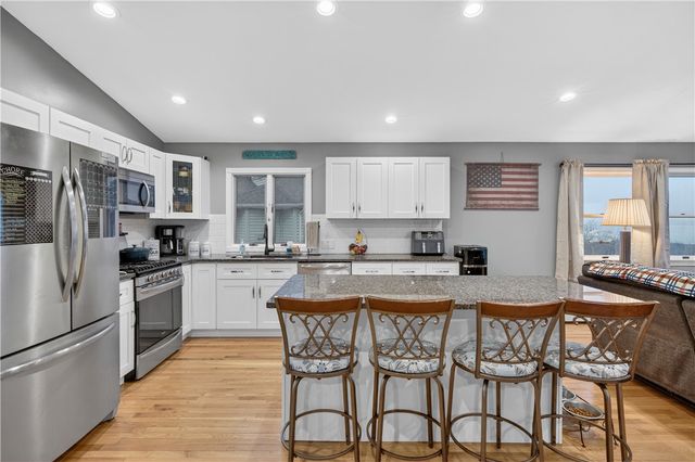 12 Lane 6, Warwick, RI 02888