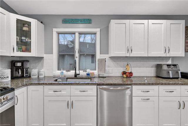 12 Lane 6, Warwick, RI 02888