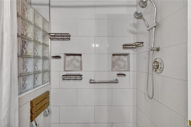 12 Lane 6, Warwick, RI 02888