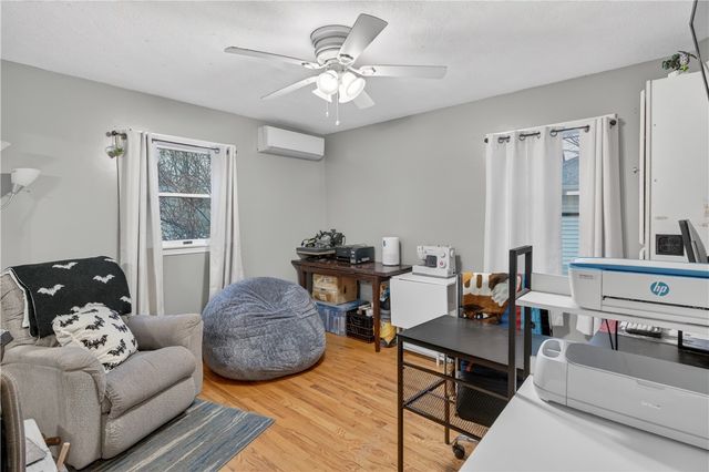 12 Lane 6, Warwick, RI 02888