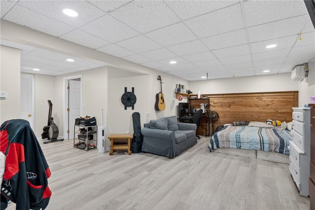 12 Lane 6, Warwick, RI 02888