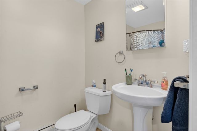 12 Lane 6, Warwick, RI 02888