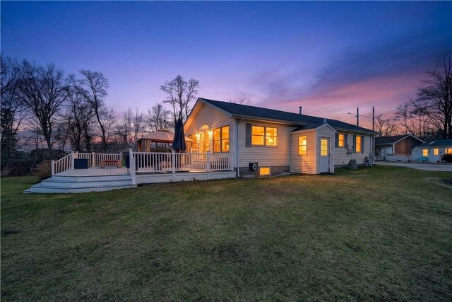 12 Lane 6, Warwick, RI 02888