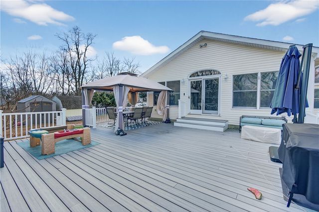 12 Lane 6, Warwick, RI 02888