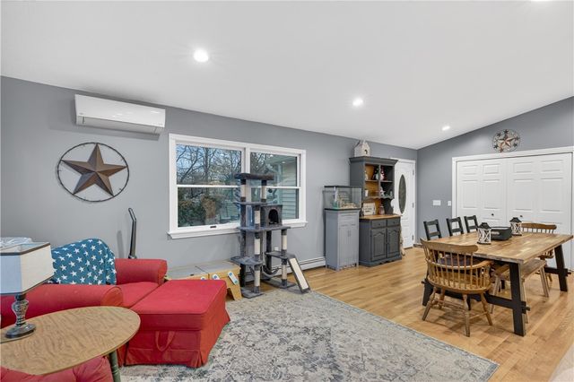 12 Lane 6, Warwick, RI 02888