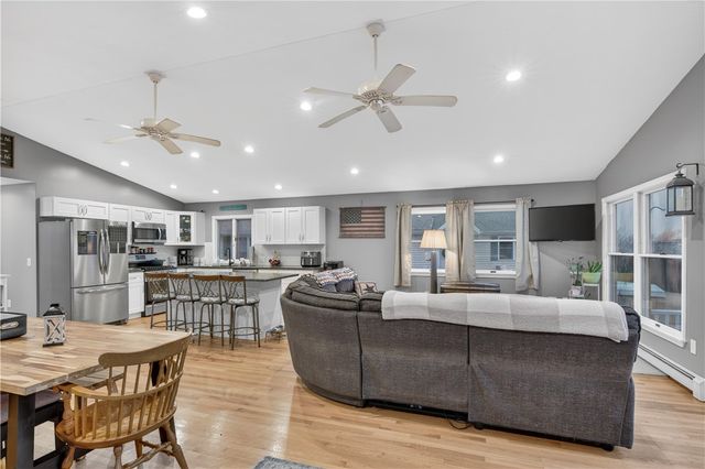 12 Lane 6, Warwick, RI 02888