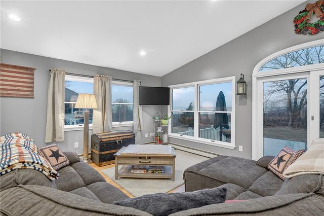 12 Lane 6, Warwick, RI 02888