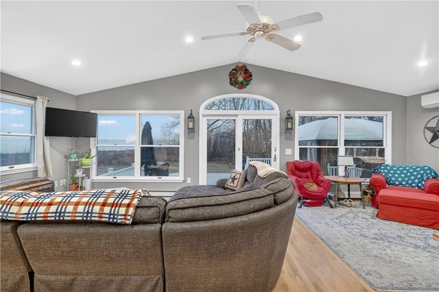 12 Lane 6, Warwick, RI 02888