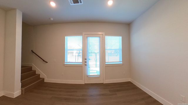 330 E Carson St Apt 3103, San Antonio, TX 78208