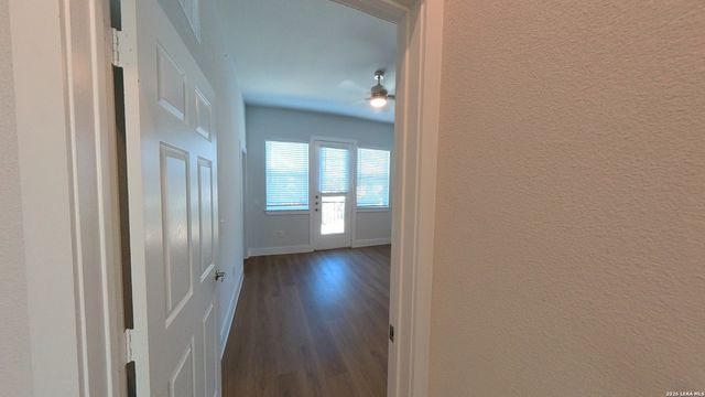 330 E Carson St Apt 3103, San Antonio, TX 78208