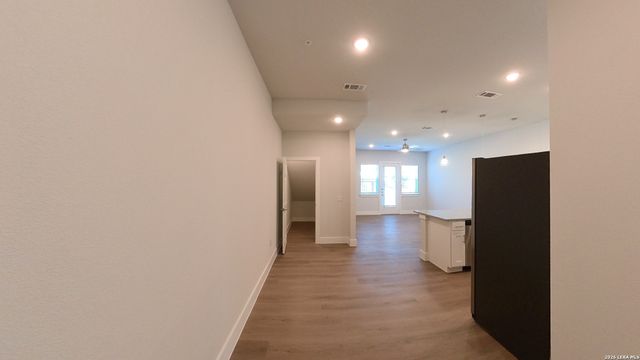 330 E Carson St Apt 3103, San Antonio, TX 78208