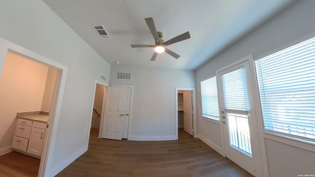 330 E Carson St Apt 3103, San Antonio, TX 78208