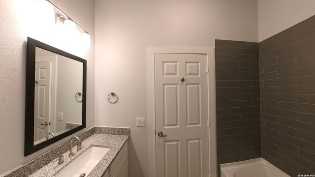 330 E Carson St Apt 3103, San Antonio, TX 78208