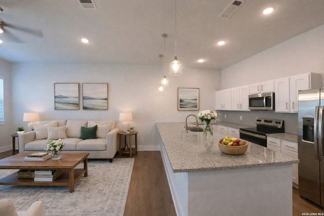 330 E Carson St Apt 3103, San Antonio, TX 78208