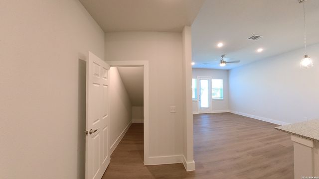 330 E Carson St Apt 3103, San Antonio, TX 78208