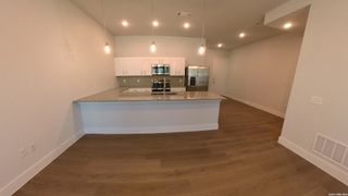 330 E Carson St Apt 3103, San Antonio, TX 78208
