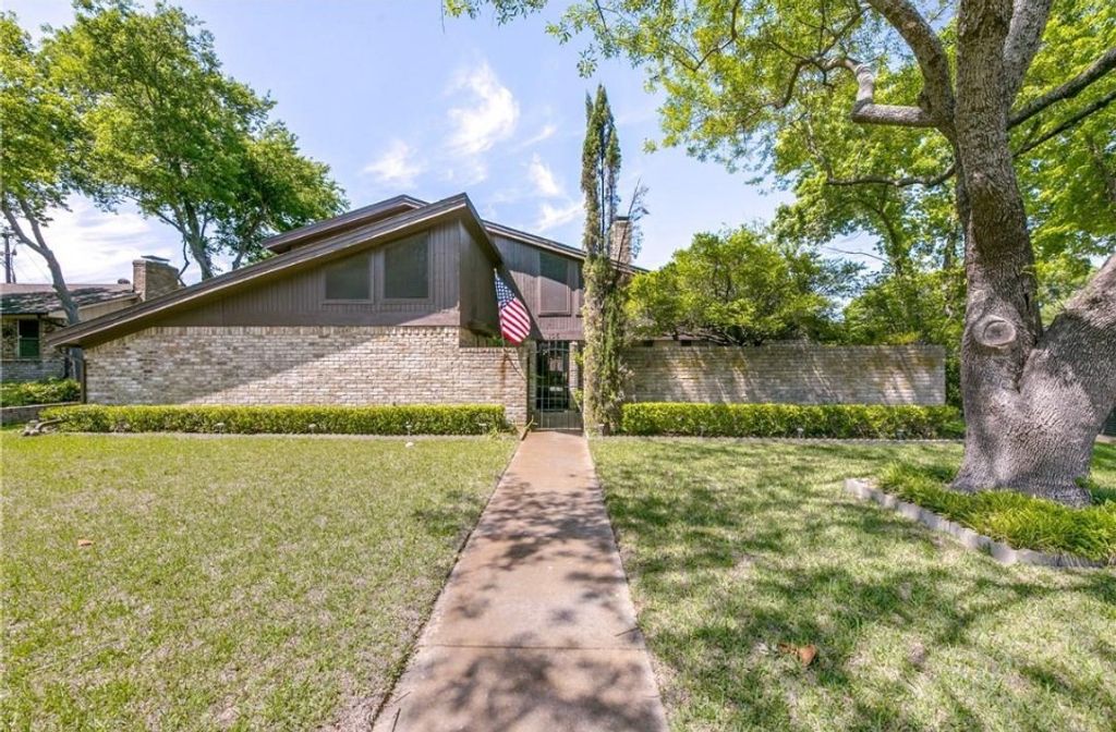 105 Charles Street, Desoto, TX 75115