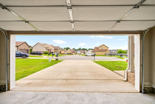 668 Crestone Ct, Clarksville, TN 37042