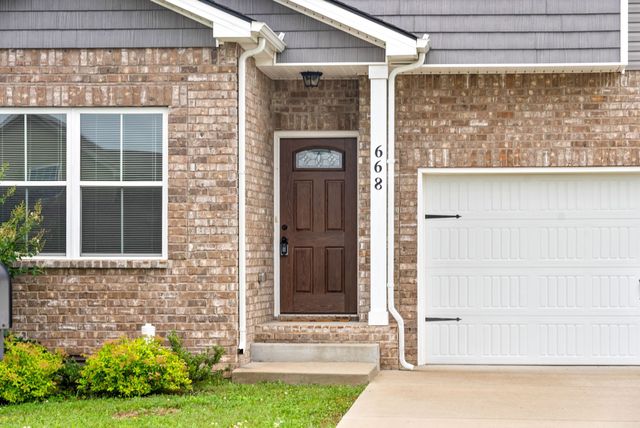 668 Crestone Ct, Clarksville, TN 37042