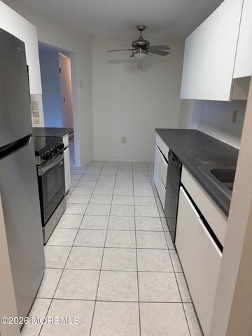14 Pine Cluster Circle F, Manalapan, NJ 07726