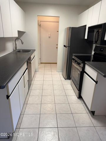 14 Pine Cluster Circle F, Manalapan, NJ 07726
