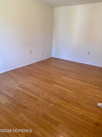 14 Pine Cluster Circle F, Manalapan, NJ 07726