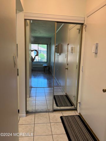 14 Pine Cluster Circle F, Manalapan, NJ 07726