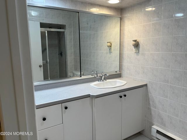 14 Pine Cluster Circle F, Manalapan, NJ 07726