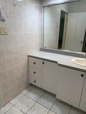14 Pine Cluster Circle F, Manalapan, NJ 07726
