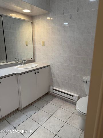 14 Pine Cluster Circle F, Manalapan, NJ 07726
