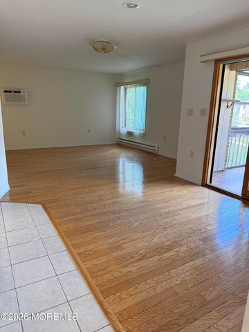 14 Pine Cluster Circle F, Manalapan, NJ 07726